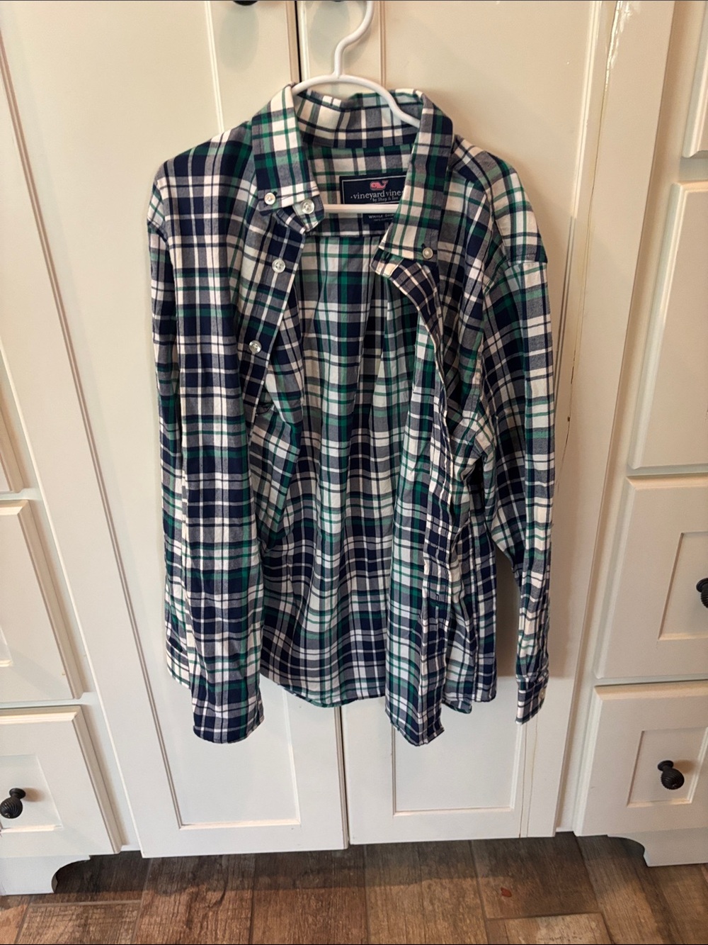 NWOT Vineyard Vines Green, Navy & White Plaid Button-Down